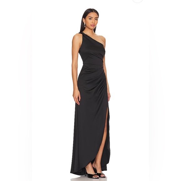 Elliatt Biarritz Maxi Gown in Black - Picture 2 of 12
